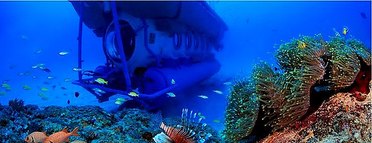 Submarine beside the reef — 35 metres down